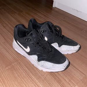 Nike air max 1 size 7 womens sneakers